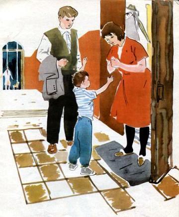 мальчик и его мама у дверей