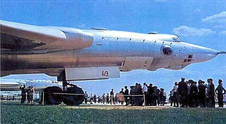 Бомбардировщик М-4 конструкции В.М. Мясищева, созданный в 1954 г., - экспонат музея ВВС.
