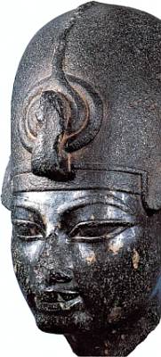 Фараон Аменофис III, скульптурный портрет которого хранится в Лувре, правил Египтом в 1408–1372 гг. до н. э.