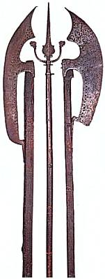Два бердыша и артиллерийский пальник XVII в. из коллекций Государственного исторического музея.