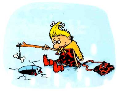 Неандертальский мальчик ловит рыбу в проруби на льду