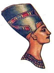 Это бюст царицы Нефертити, жены Эхнатона 