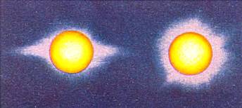 Солнечная корона в минимуме активности Солнца (слева) и в максимуме (справа).