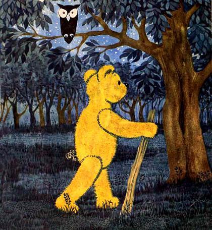 медвежонок Тедди Брюмм идет по ночному лесу