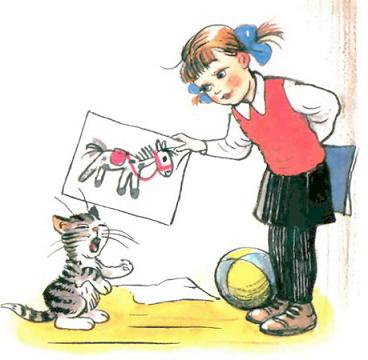 девочка учит котенка